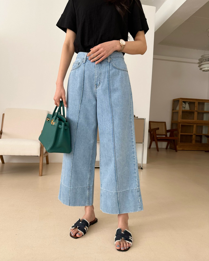Light denim Pintuck Straight Leg Jeans