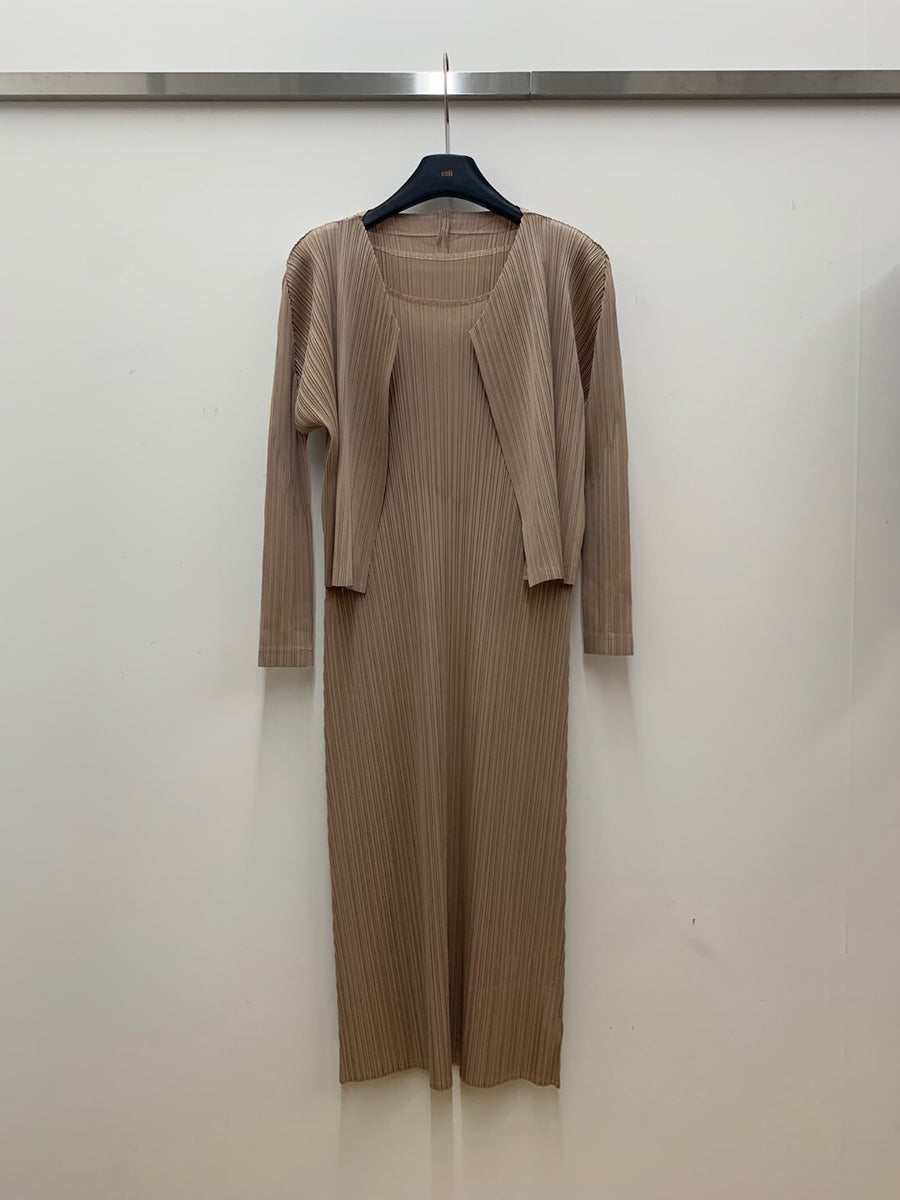 Pleated sleeveless dress