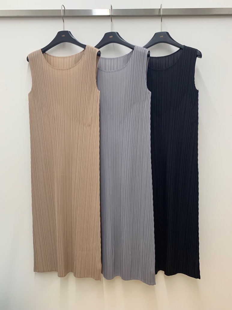Pleated sleeveless dress