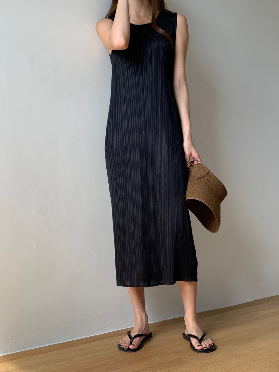 Pleated sleeveless dress