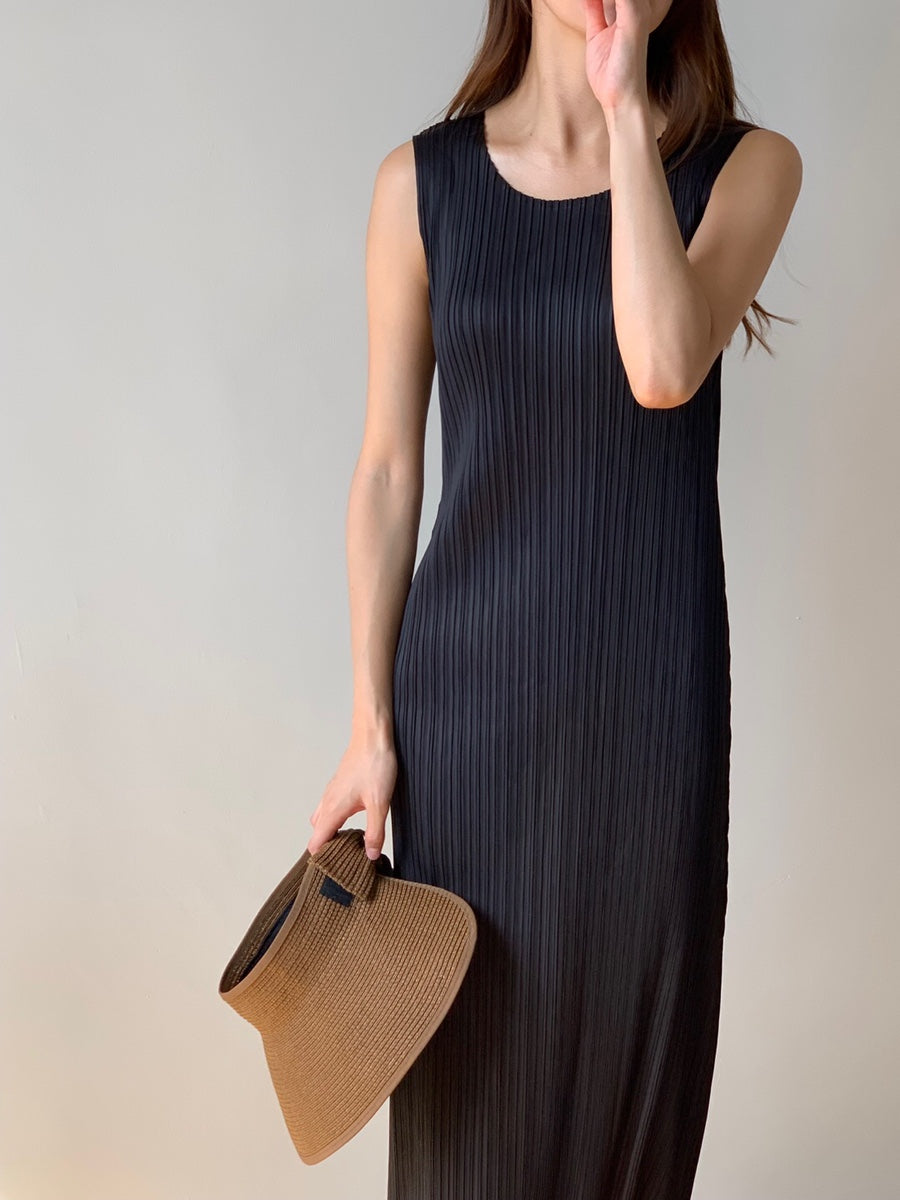 Pleated sleeveless dress