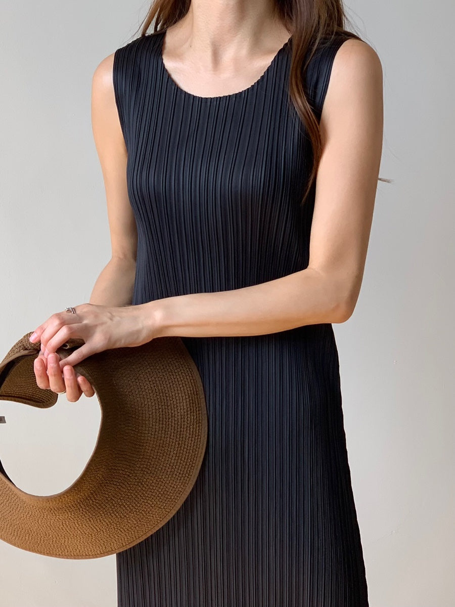 Pleated sleeveless dress