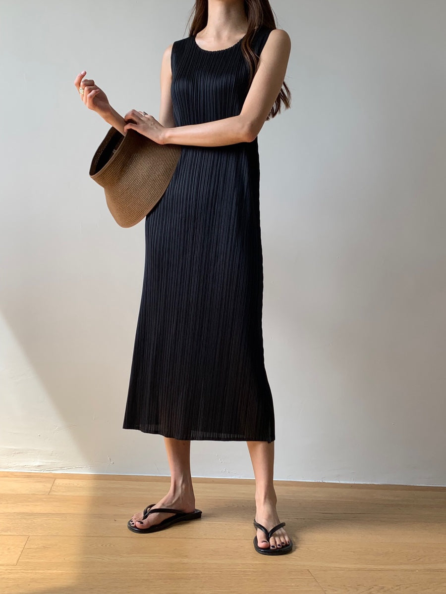 Pleated sleeveless dress