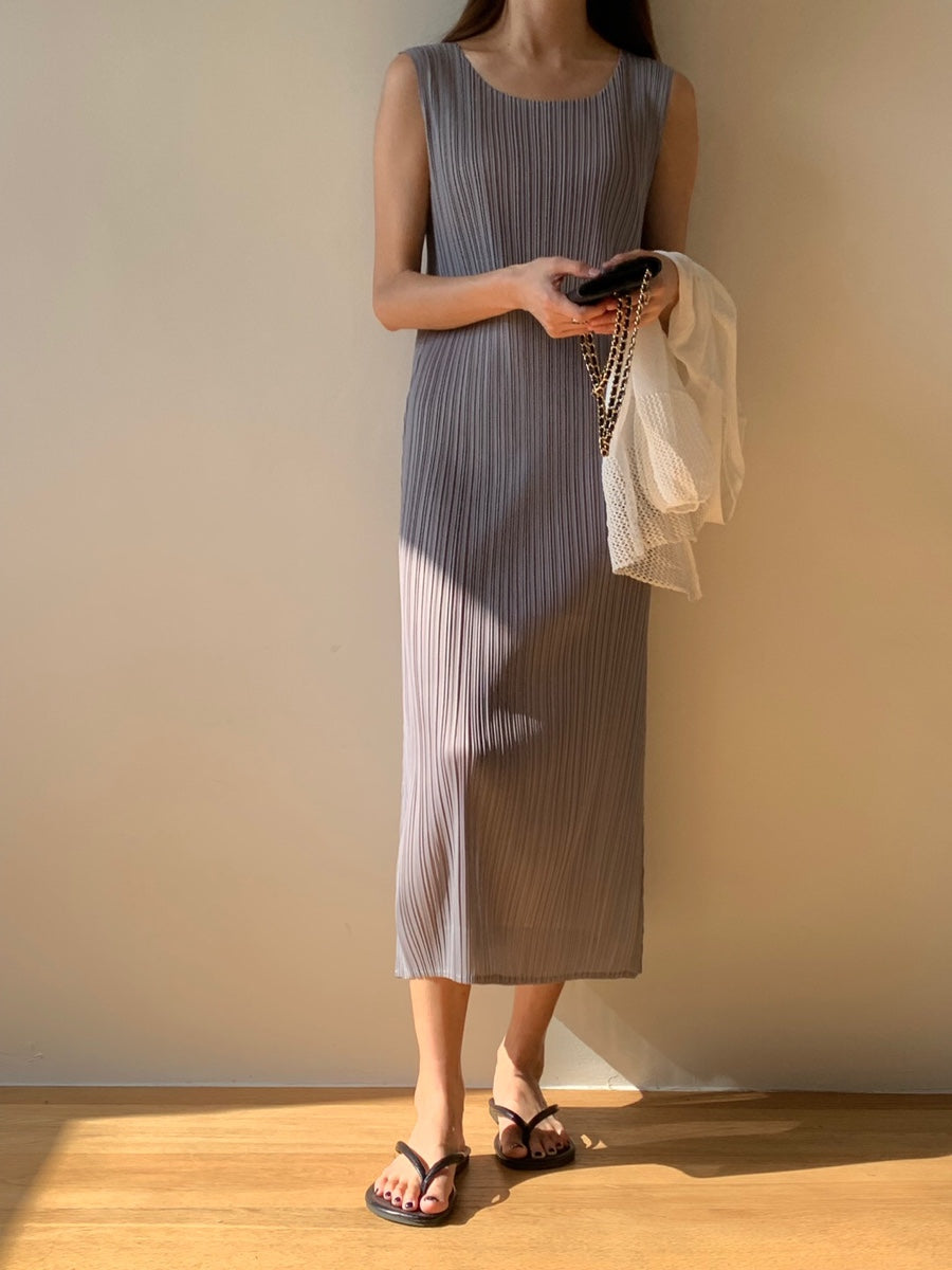 Pleated sleeveless dress