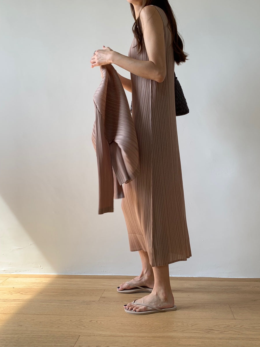 Pleated sleeveless dress