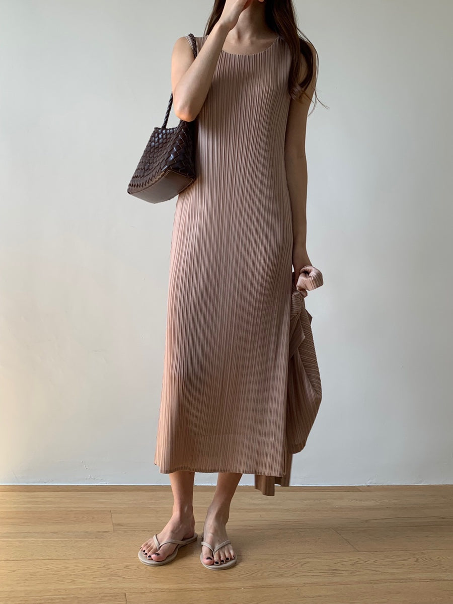 Pleated sleeveless dress