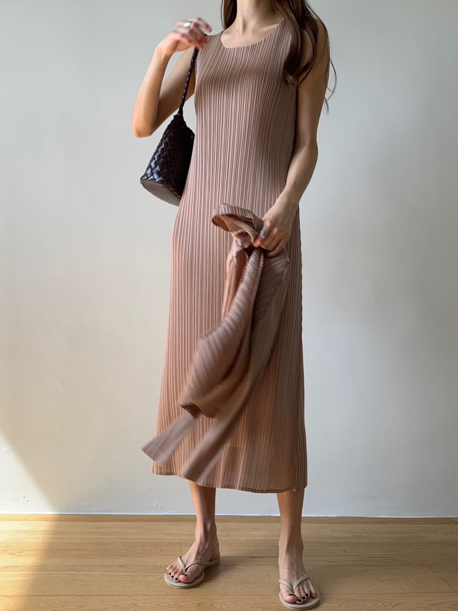 Pleated sleeveless dress