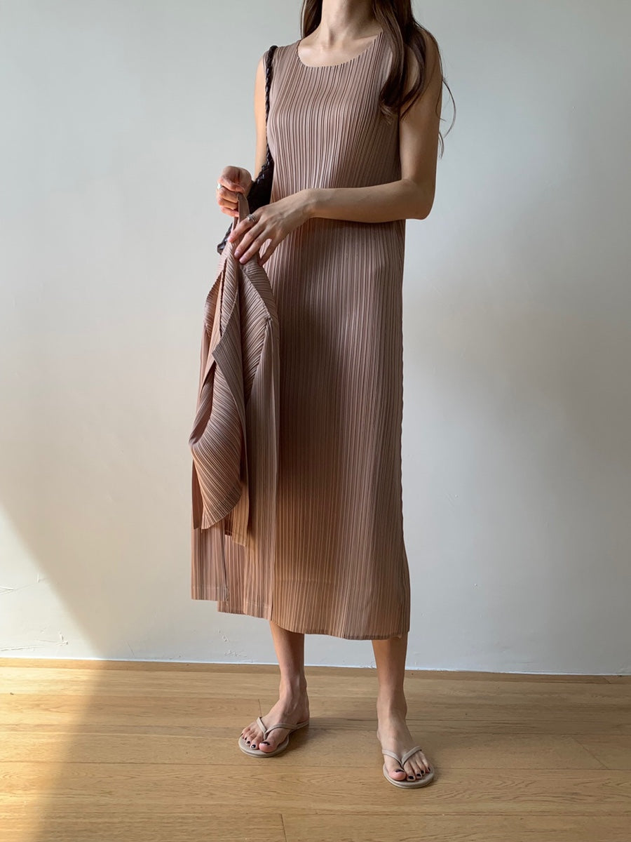 Pleated sleeveless dress