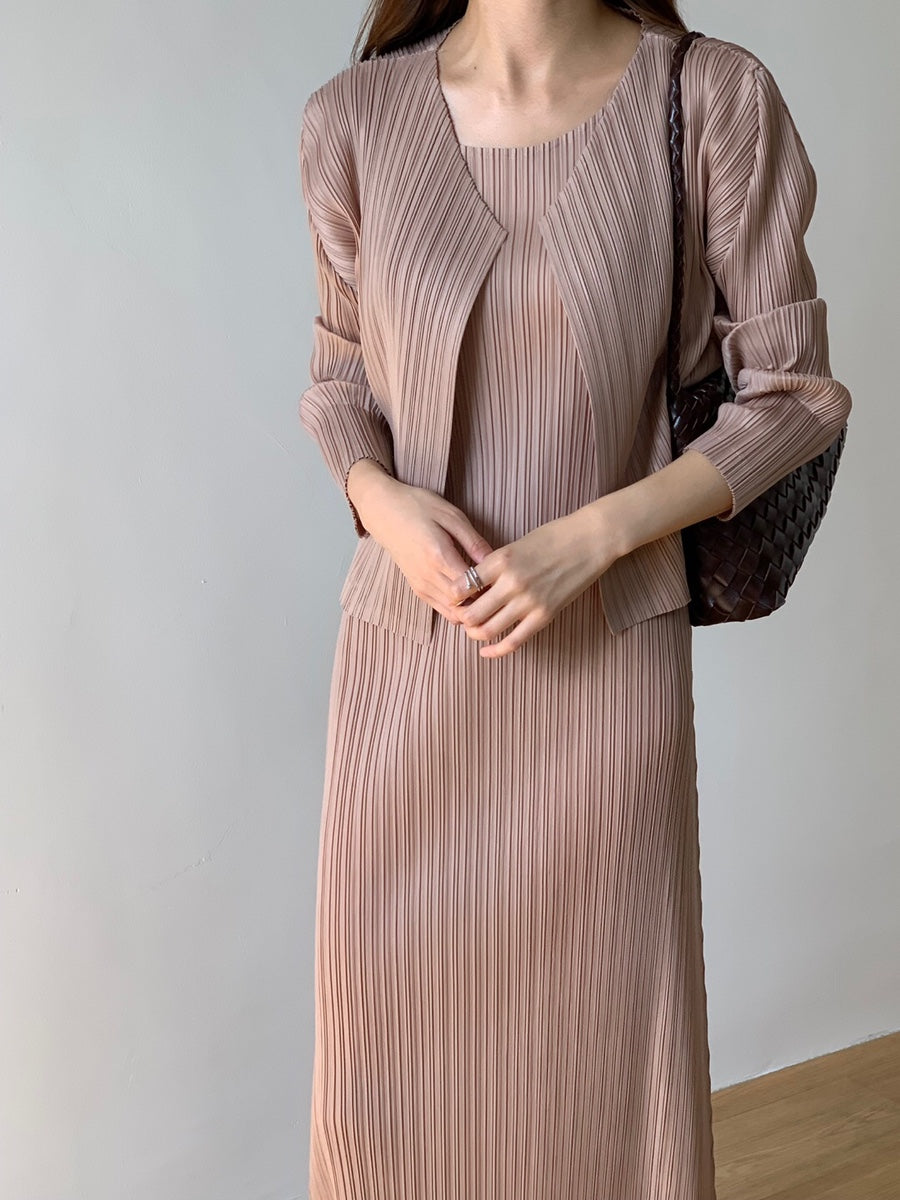 Pleated sleeveless dress
