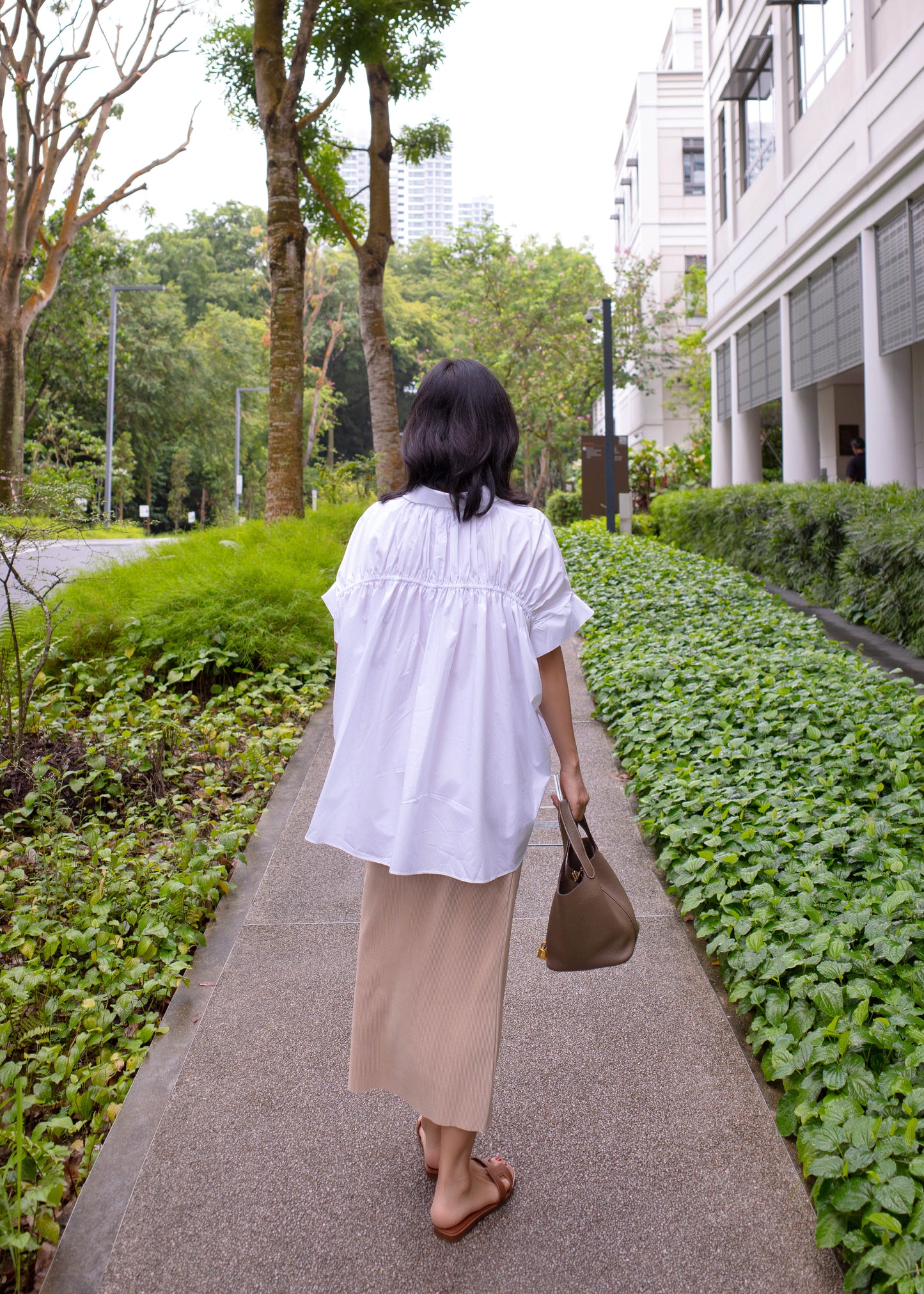 Back shirring cotton shirt