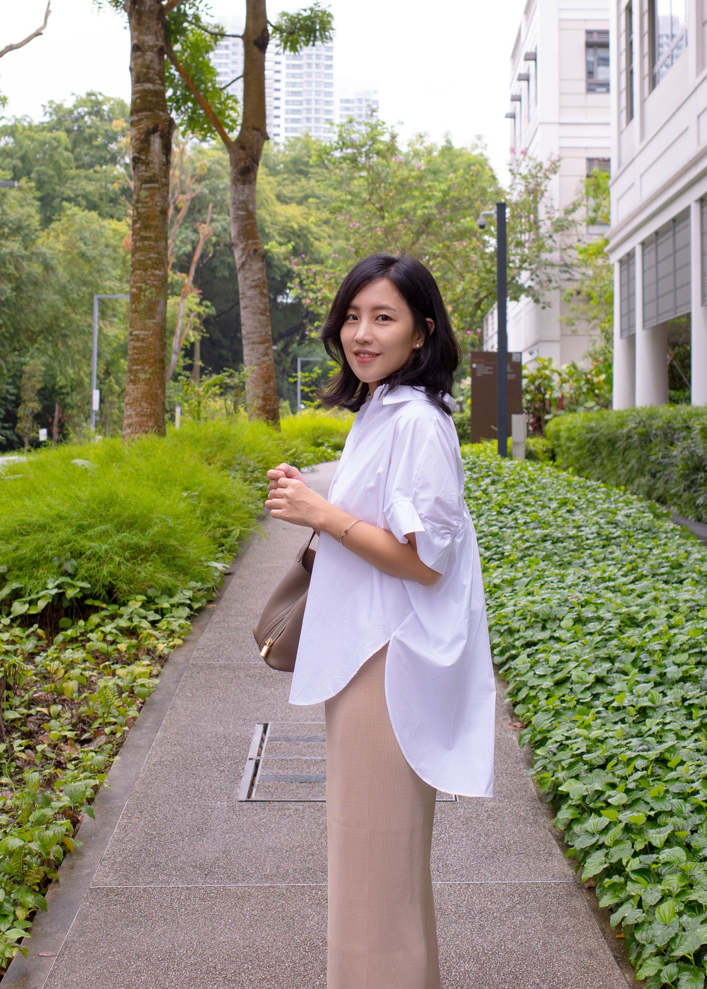 Back shirring cotton shirt
