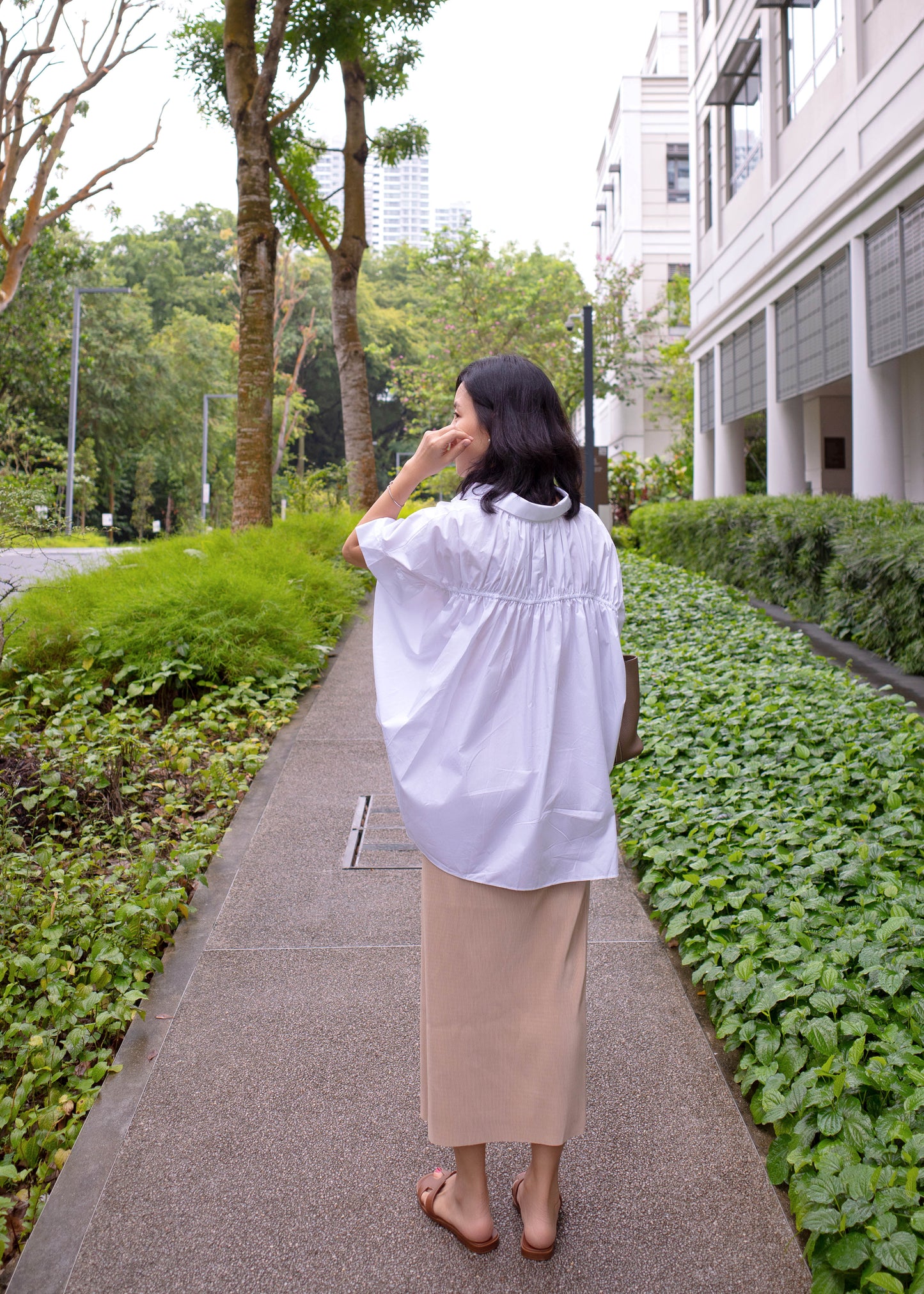 Back shirring cotton shirt