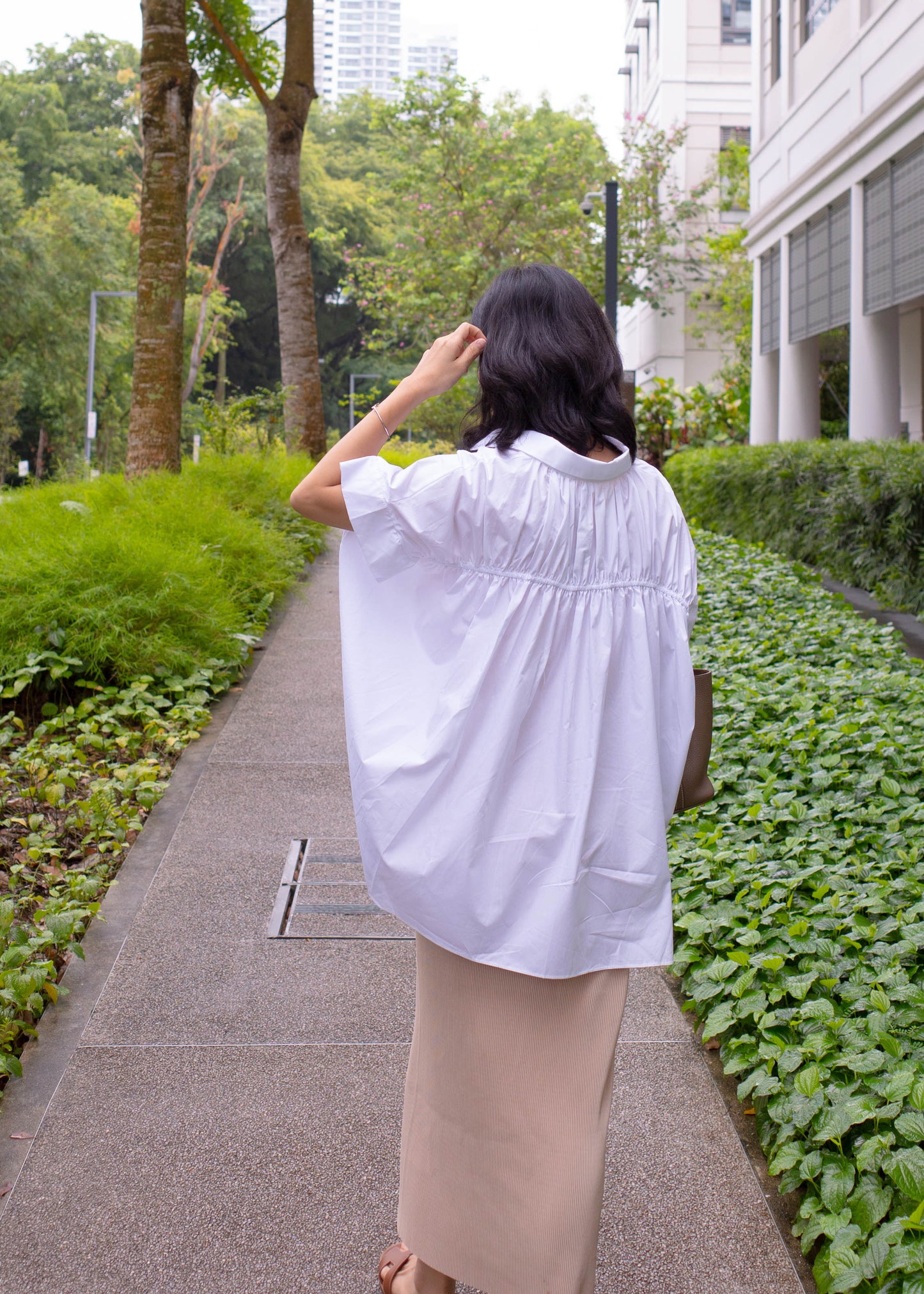 Back shirring cotton shirt