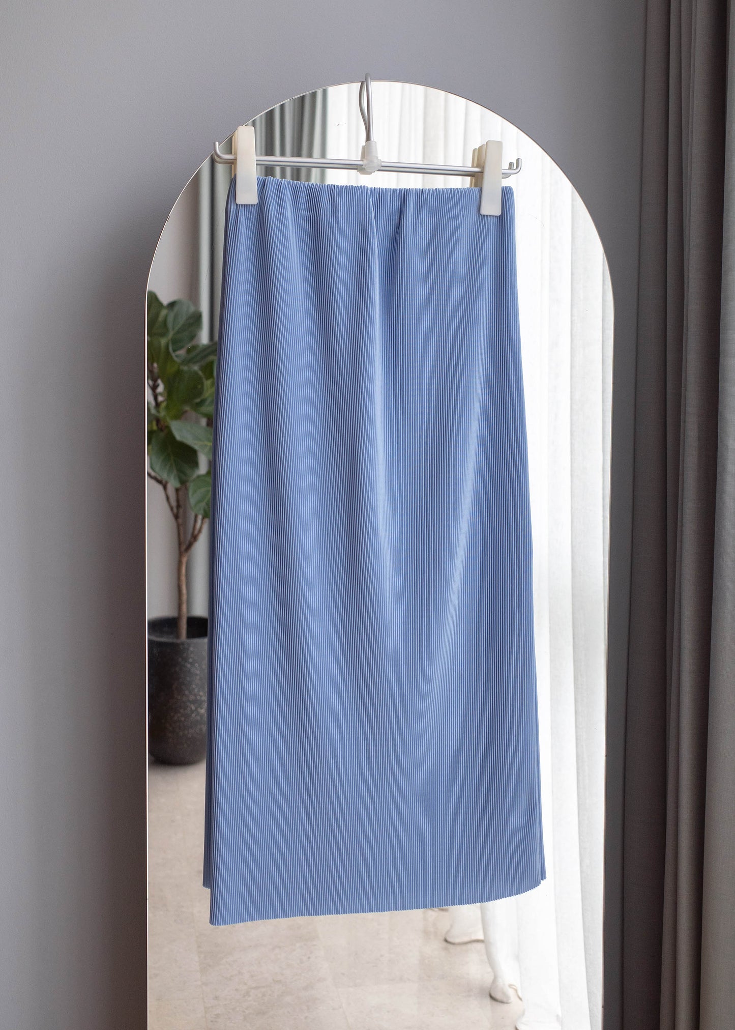 Slim pleats skirt