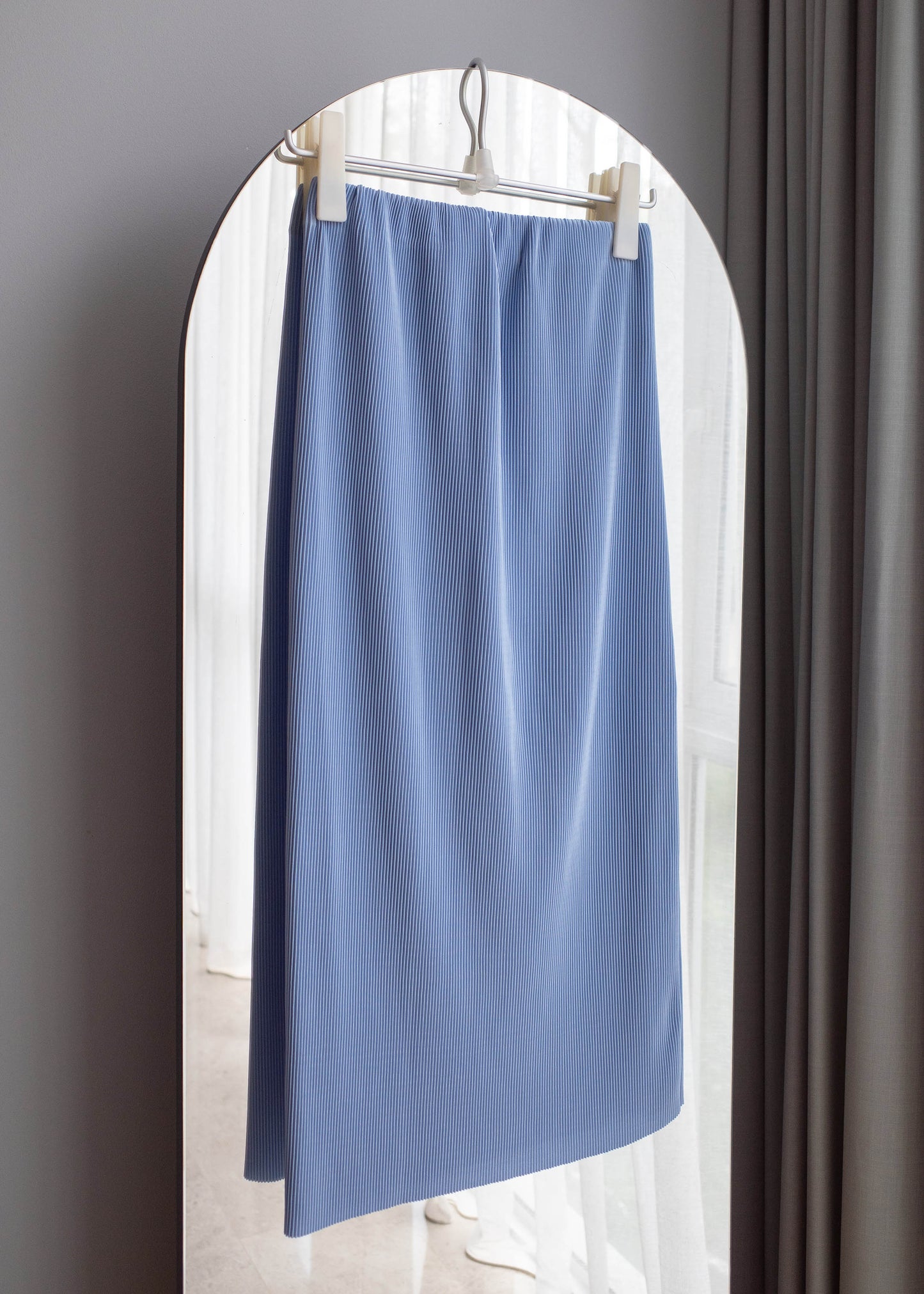Slim pleats skirt