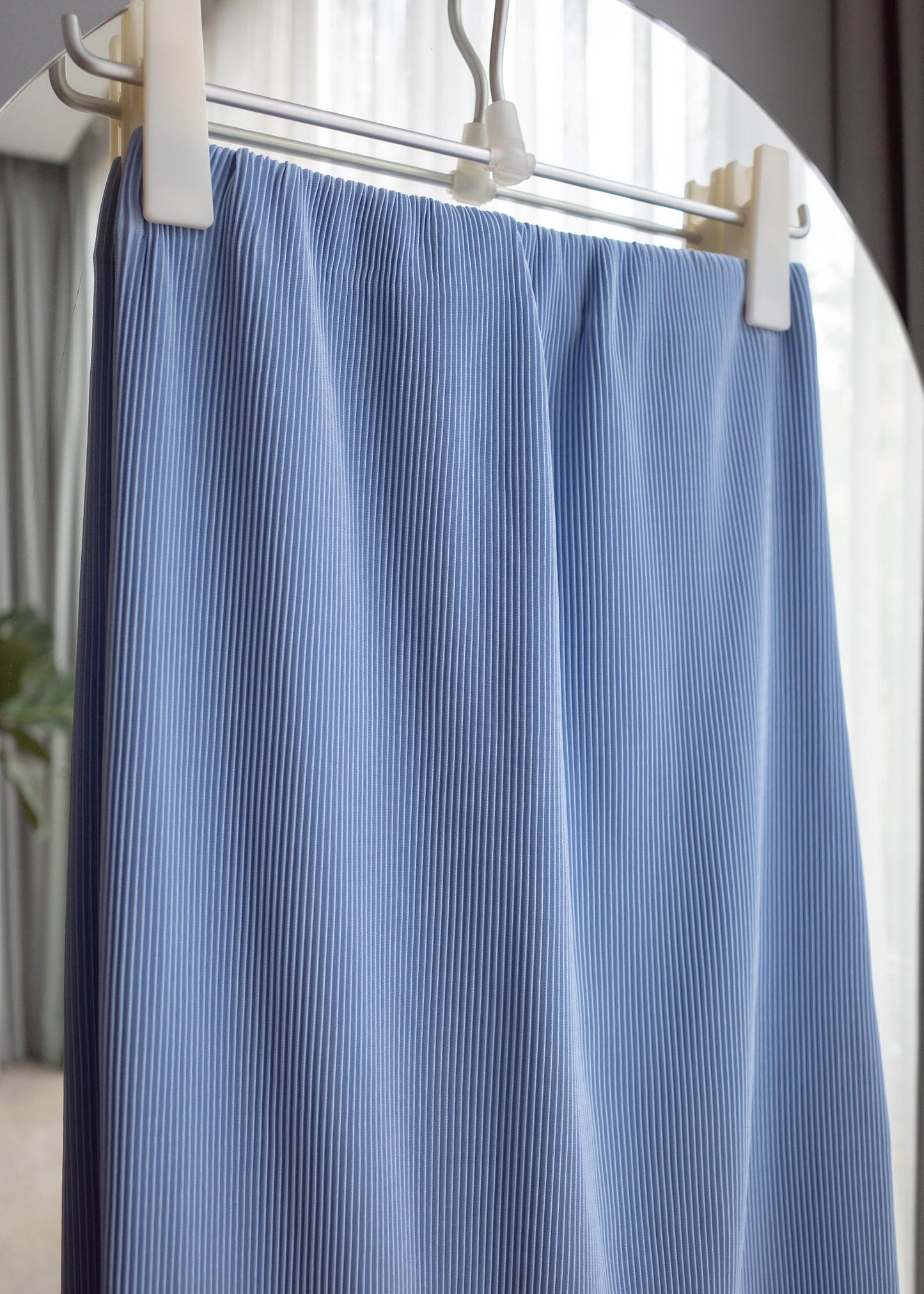 Slim pleats skirt