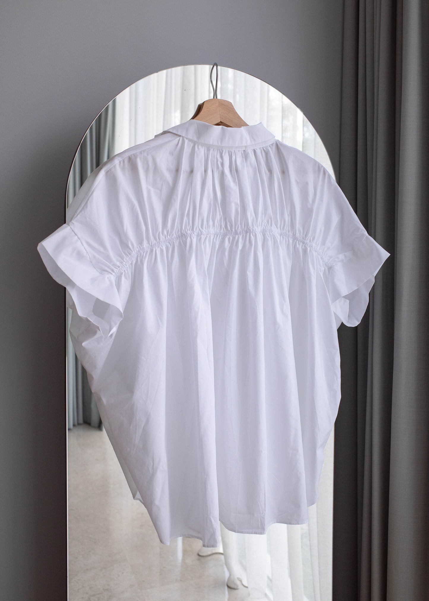 Back shirring cotton shirt