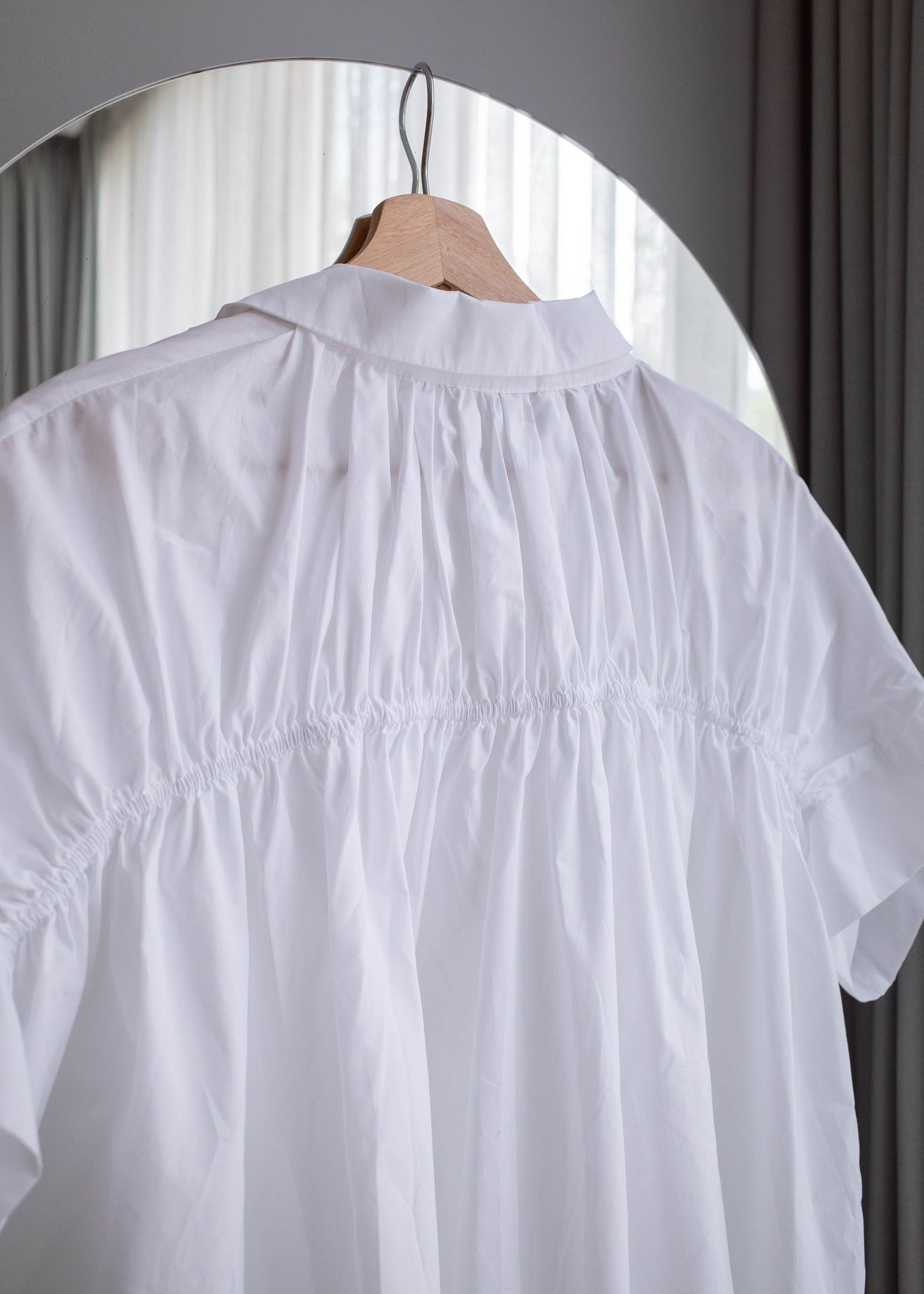 Back shirring cotton shirt