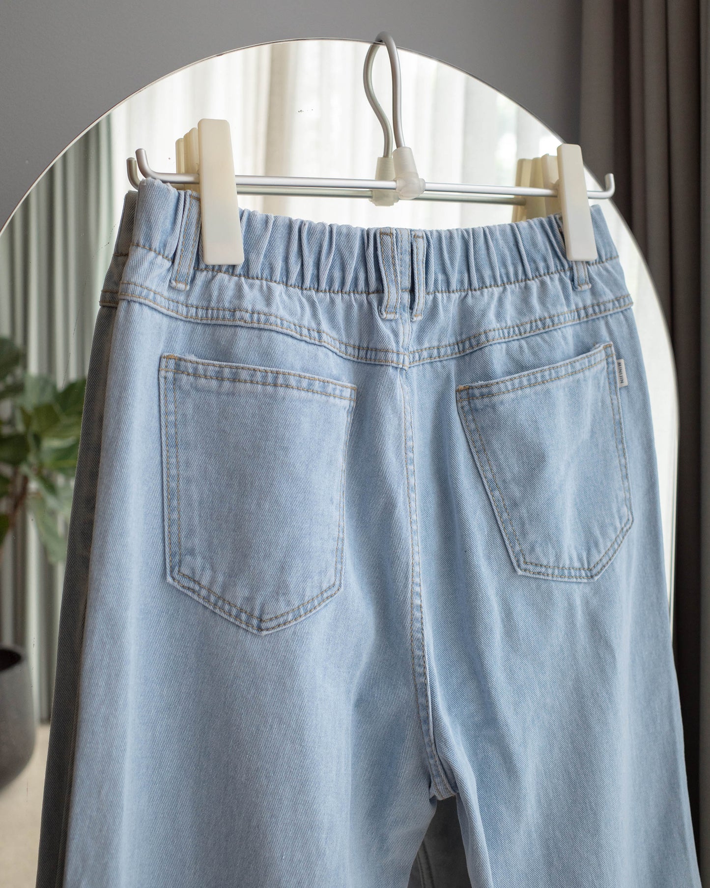 Relaxed fit cropped jeans