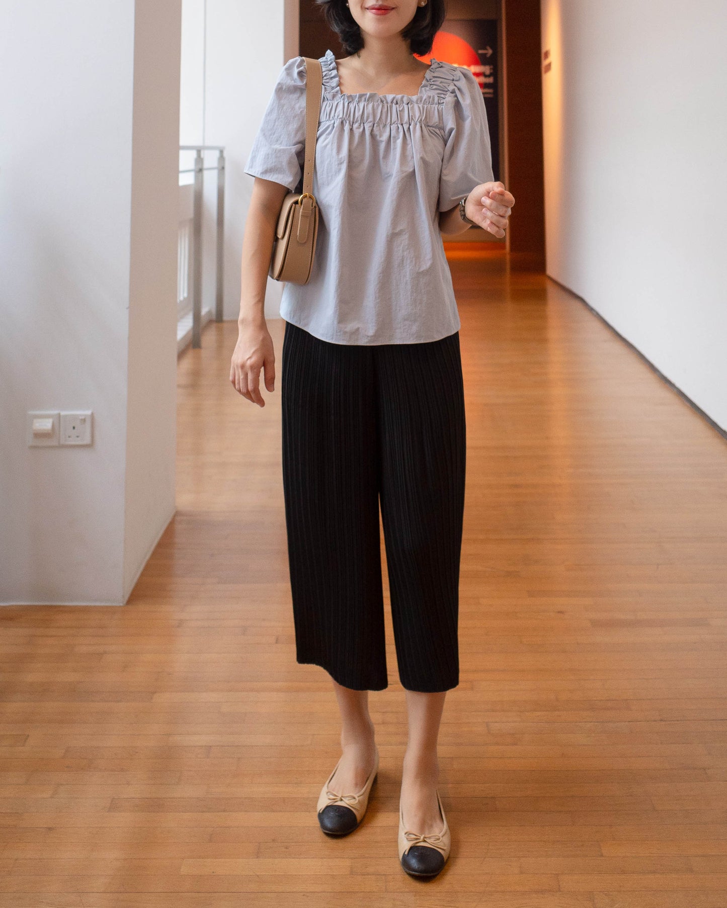 Shirring square blouse
