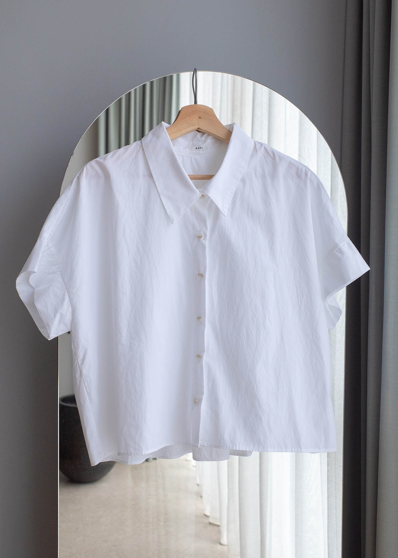 Back pleated shirt