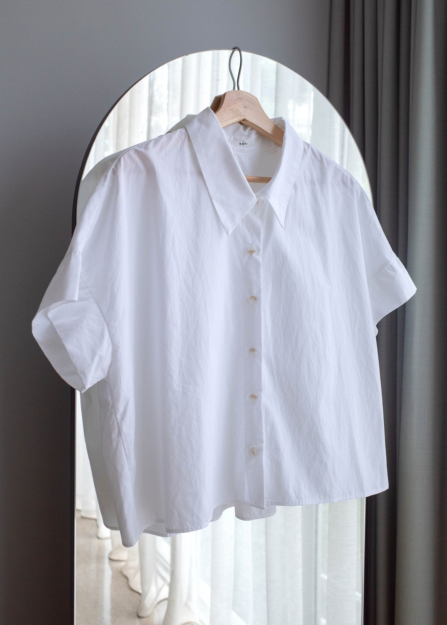 Back pleated shirt