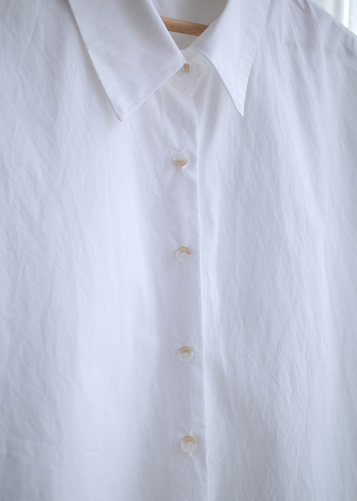 Back pleated shirt