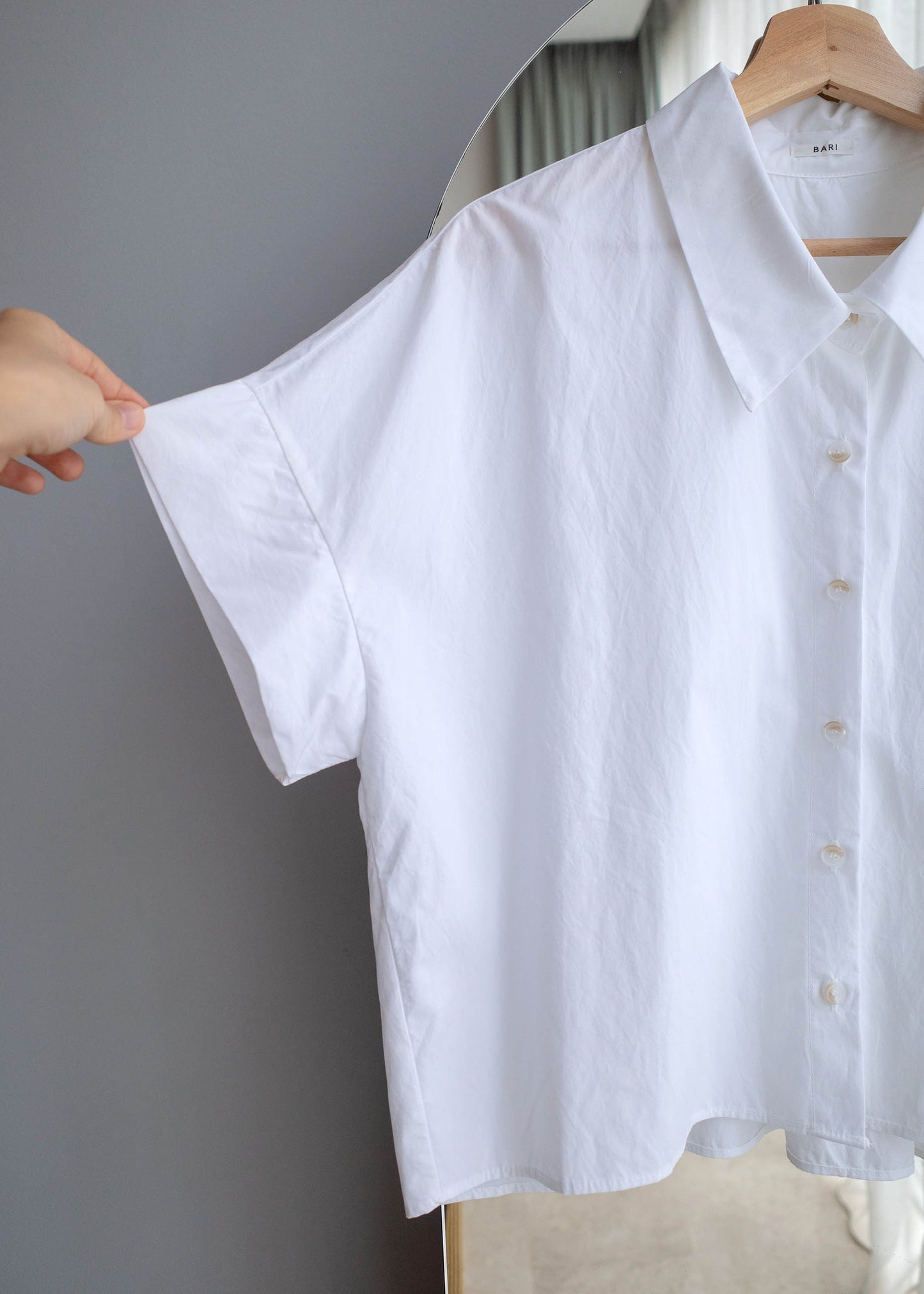 Back pleated shirt