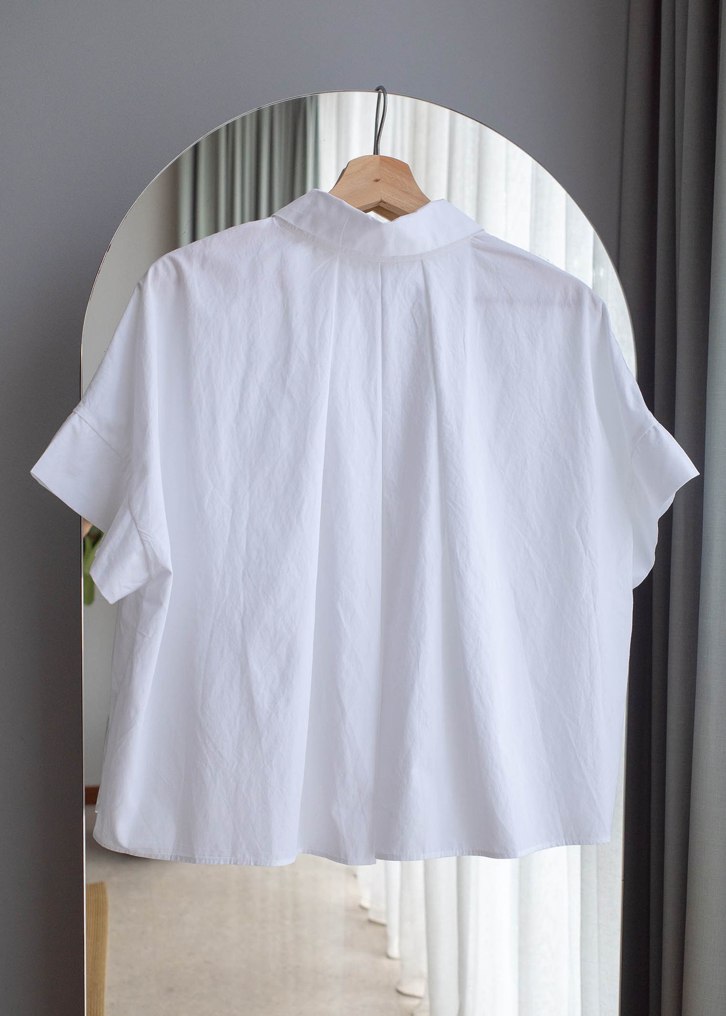 Back pleated shirt