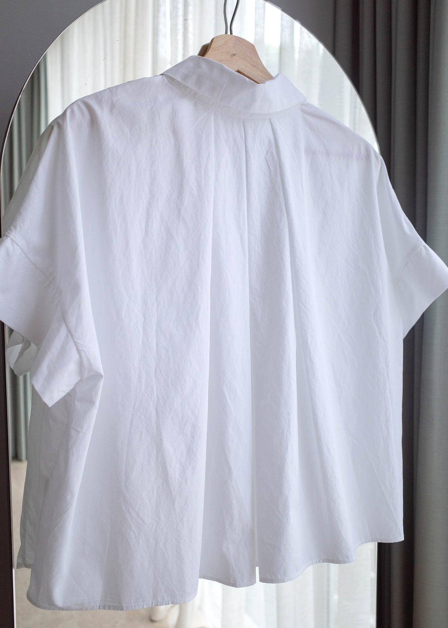 Back pleated shirt