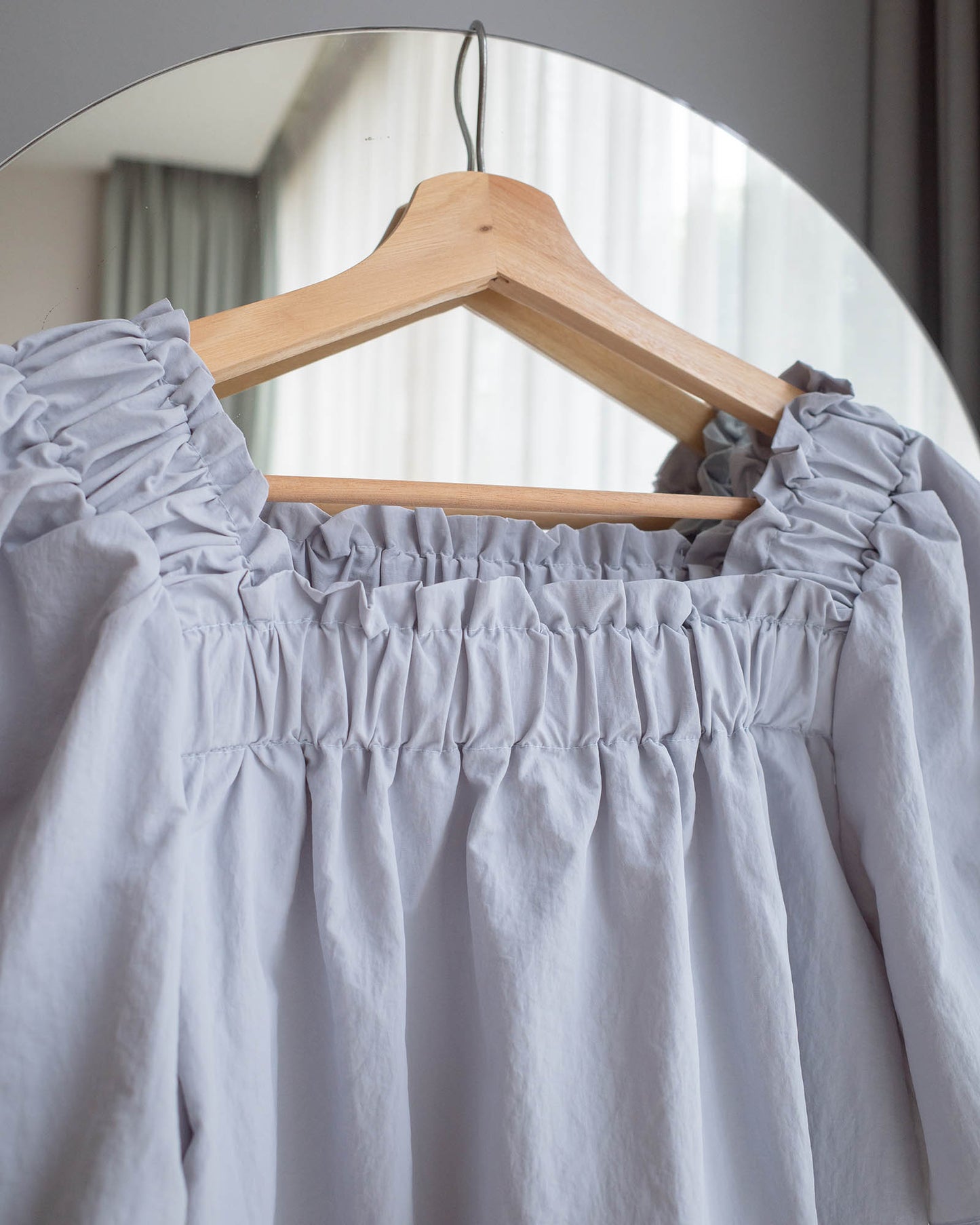 Shirring square blouse