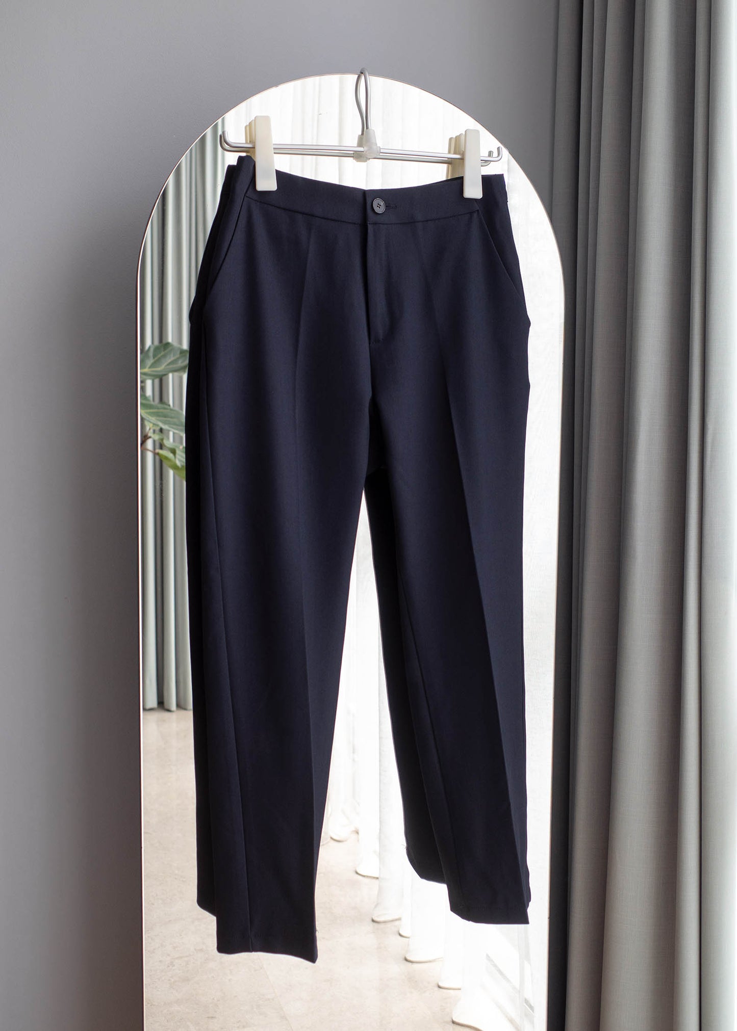 Minimal slim slacks