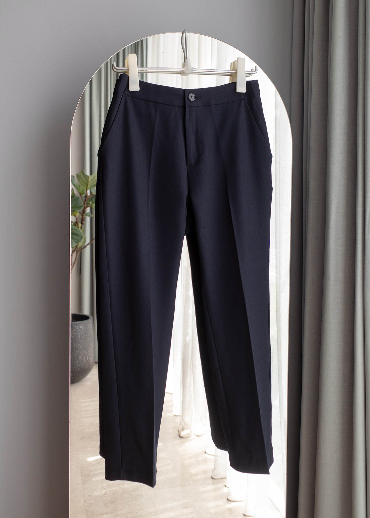 Minimal slim slacks