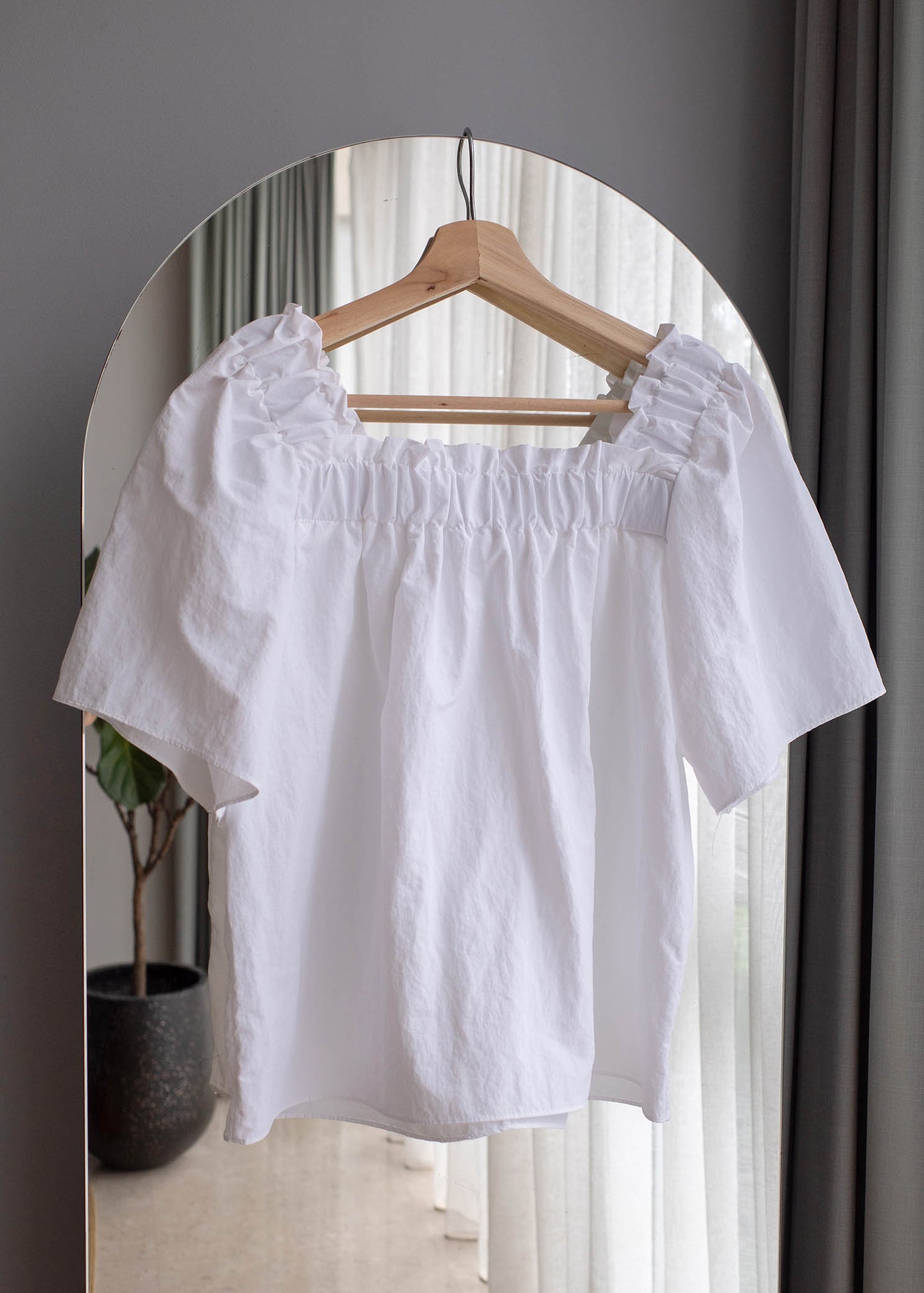 Shirring square blouse