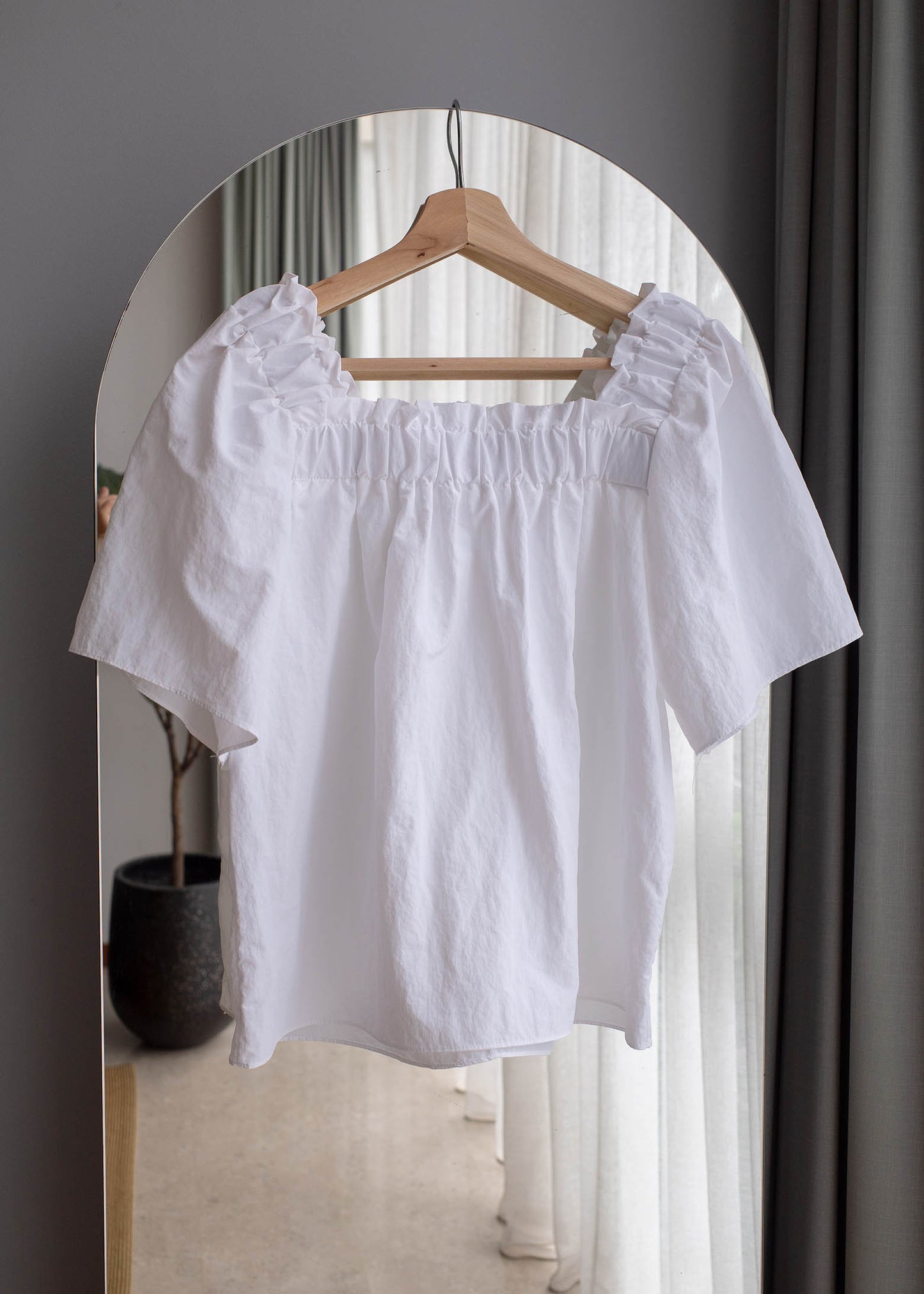 Shirring square blouse