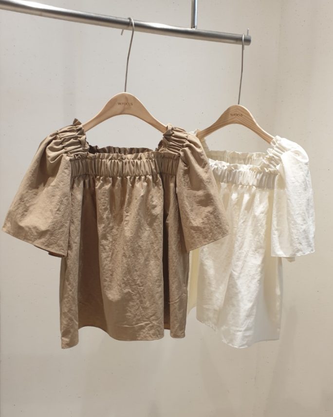 Shirring square blouse