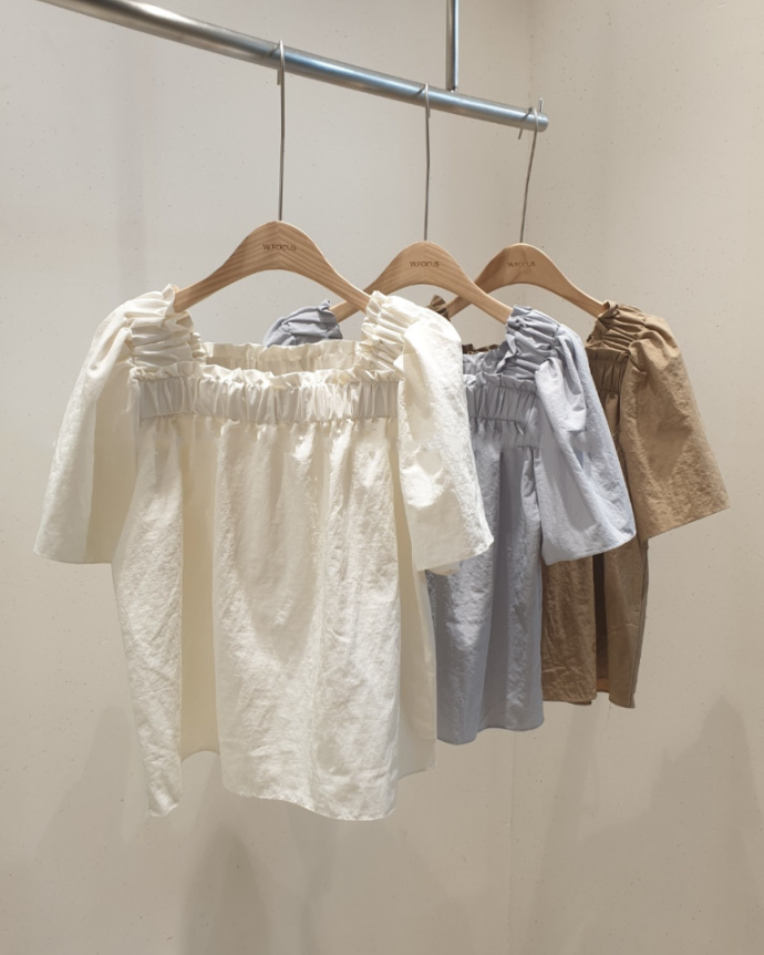 Shirring square blouse