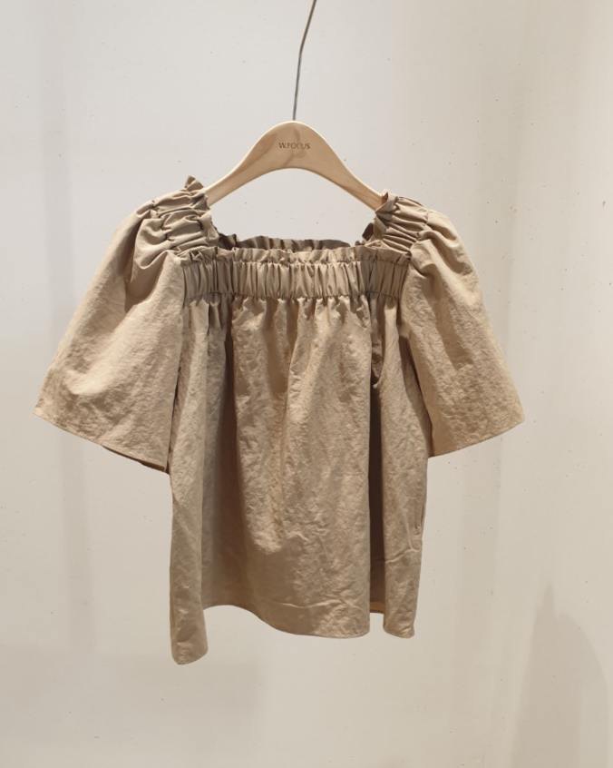Shirring square blouse