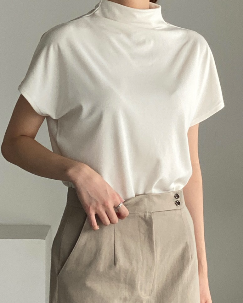 Bari half neck tee