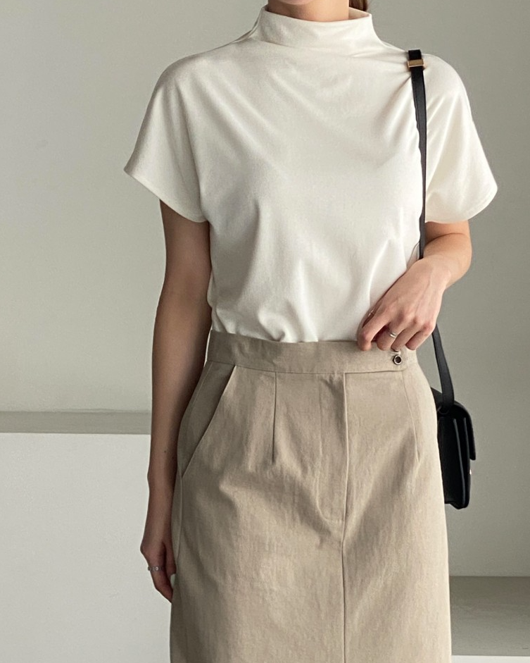 Bari half neck tee