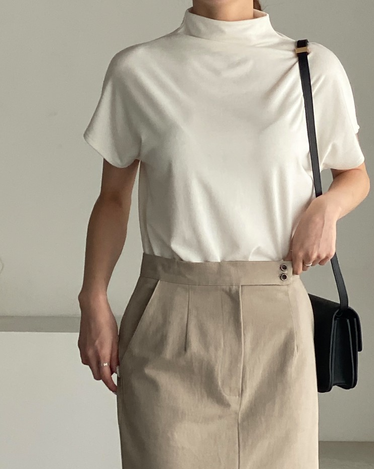 Bari half neck tee