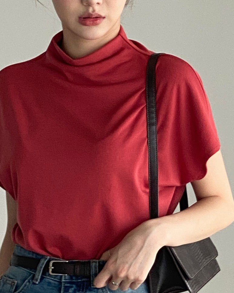 Bari half neck tee