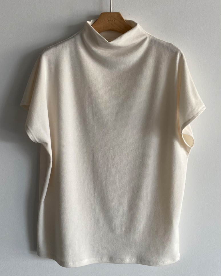 Bari half neck tee