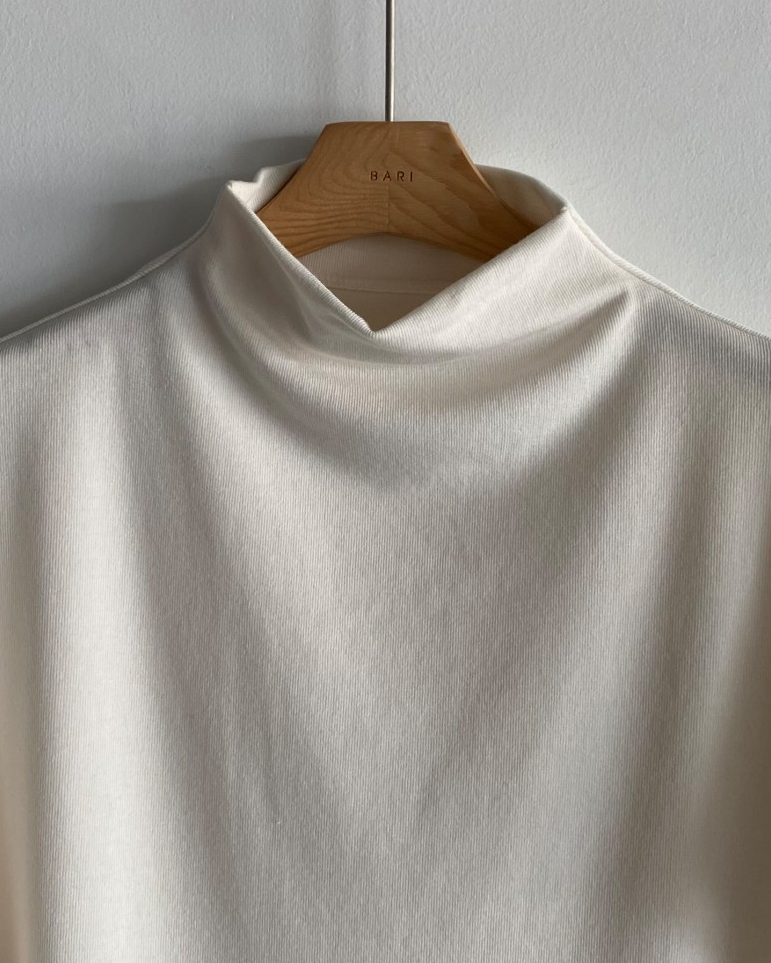 Bari half neck tee
