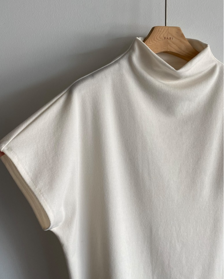 Bari half neck tee