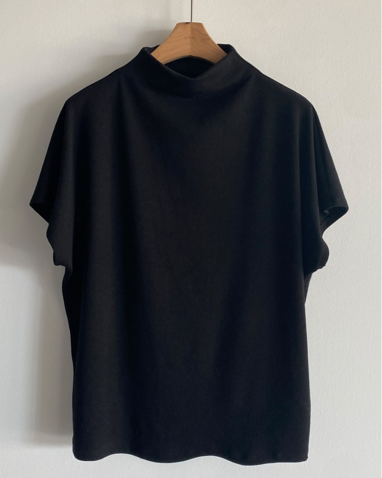 Bari half neck tee