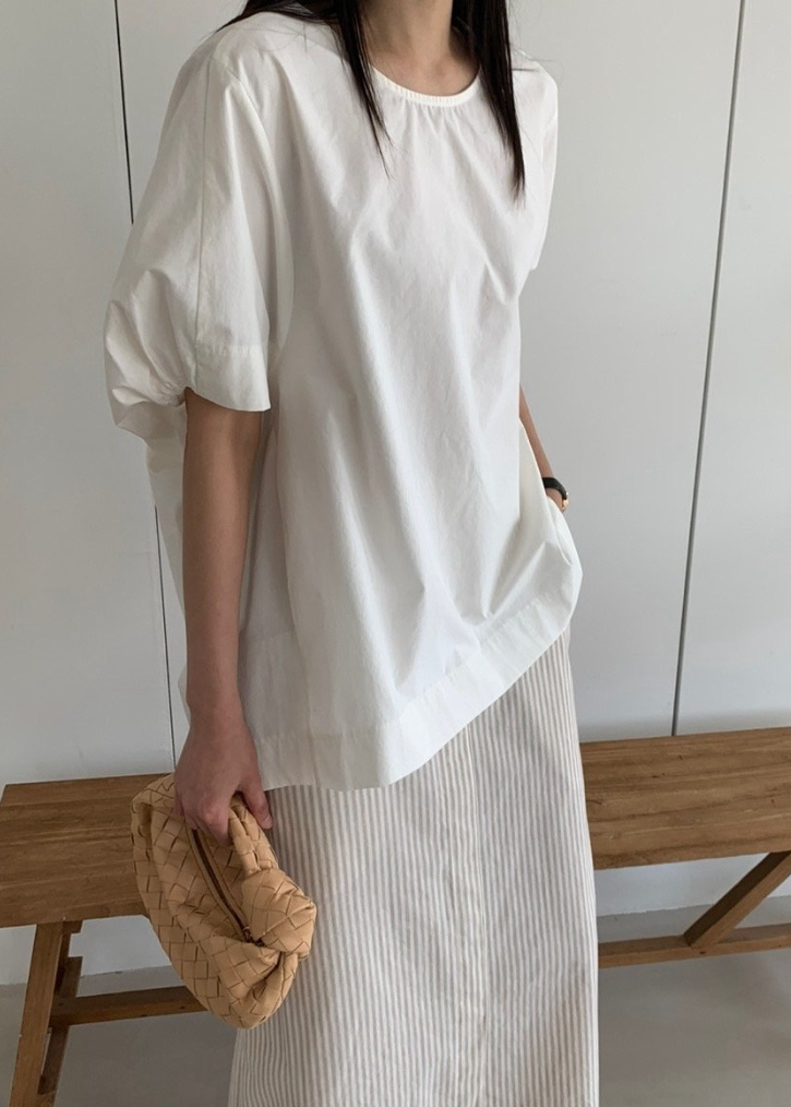 Over-fit balloon blouse