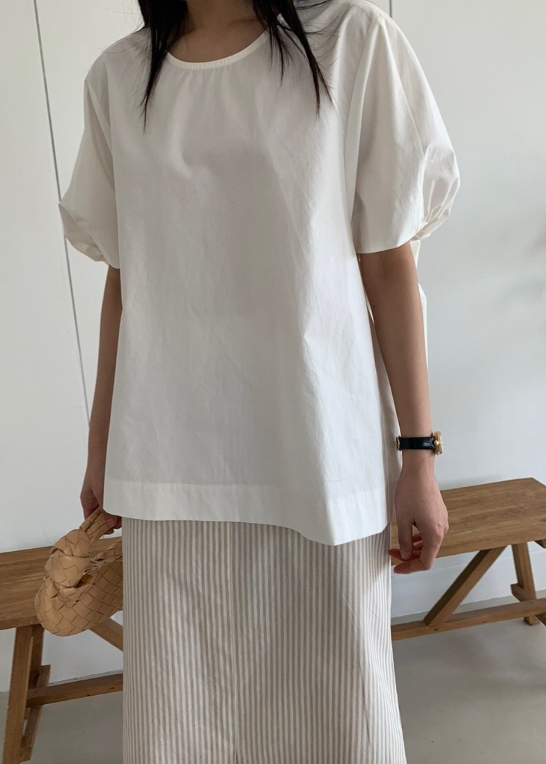 Over-fit balloon blouse
