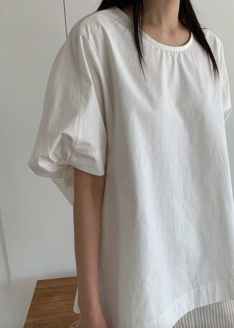 Over-fit balloon blouse