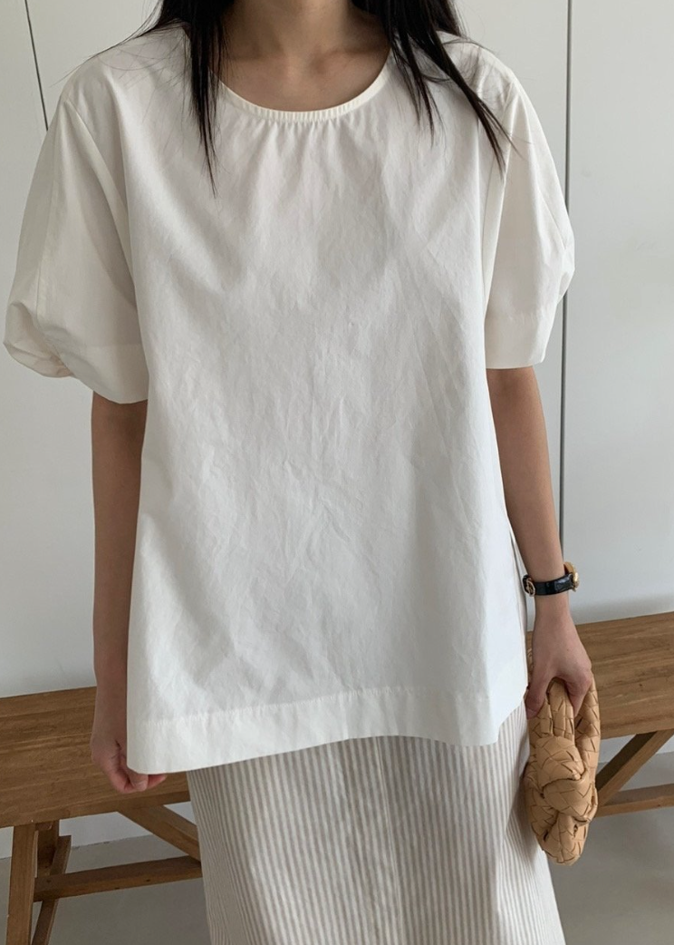 Over-fit balloon blouse